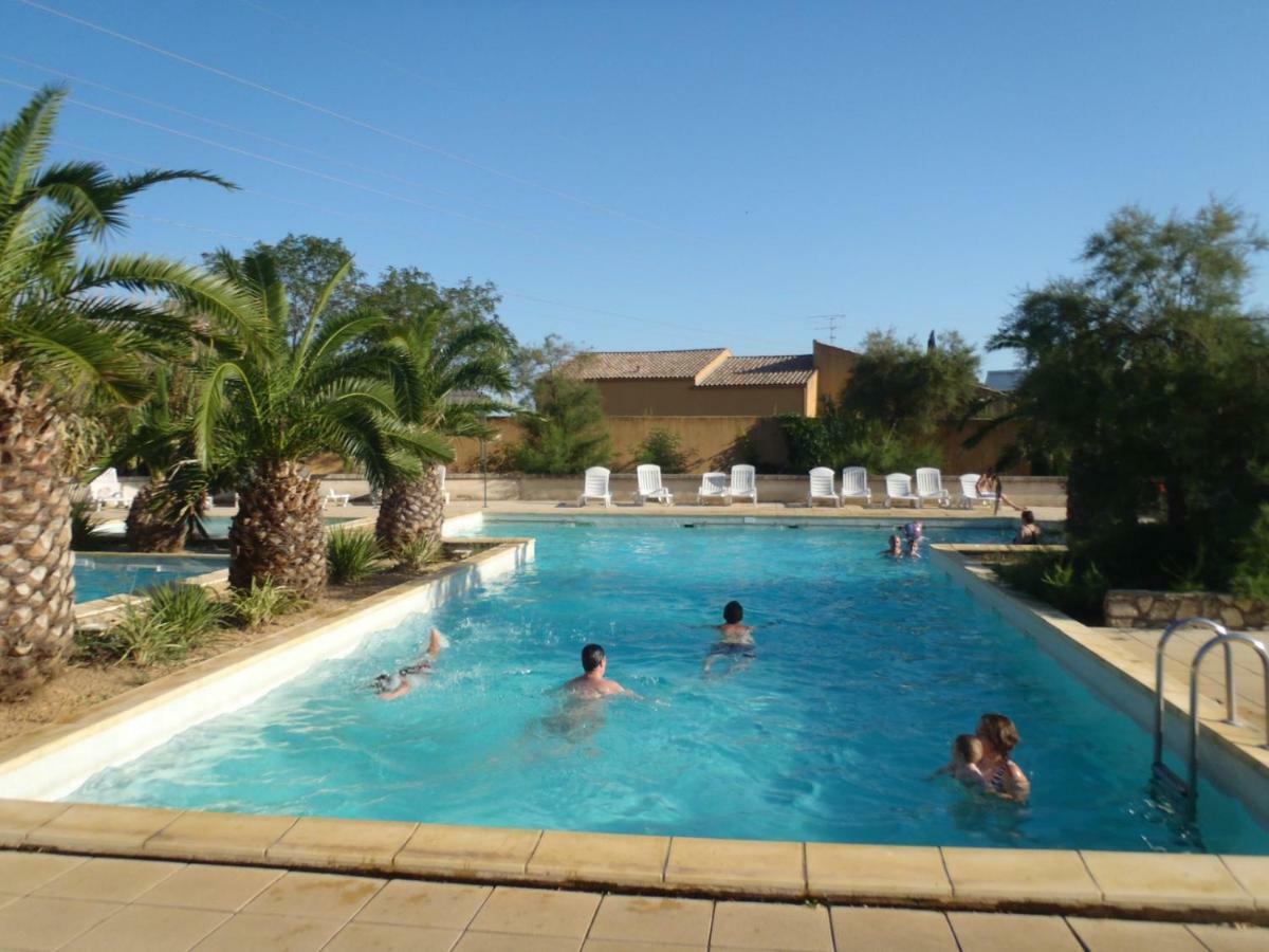 Appartement Dans La Residence Les Mazets De Camargue Арл Екстериор снимка