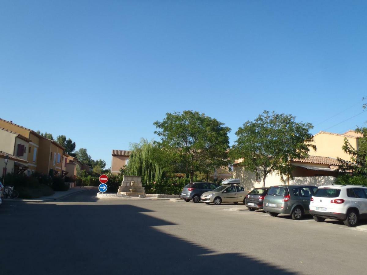 Appartement Dans La Residence Les Mazets De Camargue Арл Екстериор снимка
